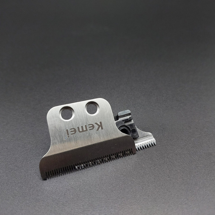 ماشین اصلاح کیمی مدل KM-1949 به همراه تیغه یدک اصلی و حک شده برند کیمی
